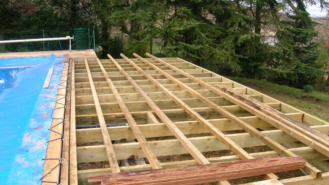 Conception et réalisation terrasse bois suspendue et garde corps à QUINCIÉ-EN-BEAUJOLAIS