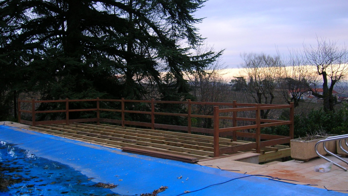 Conception et réalisation terrasse bois suspendue et garde corps à QUINCIÉ-EN-BEAUJOLAIS