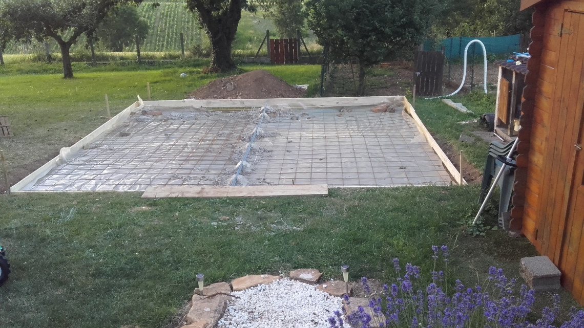 Piscine bois hexagonale à JARNIOUX