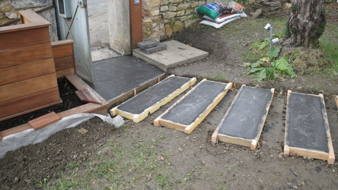 Aménagement jardin terrasse bois IP avec jacuzzi à SAINT-ROMAIN-AU-MONT-D'OR