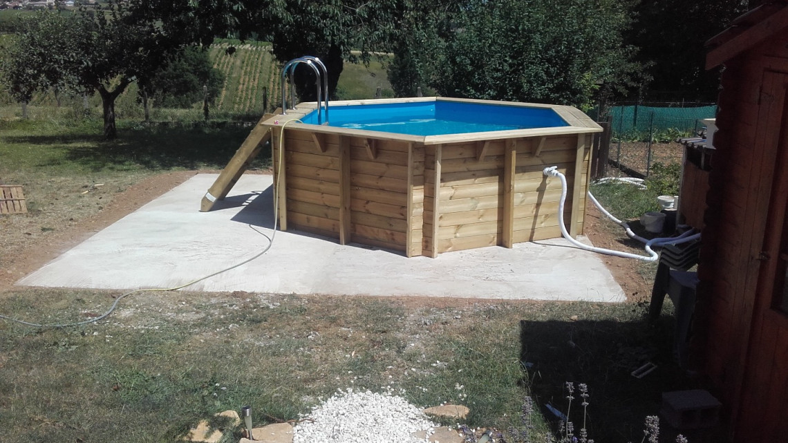 Piscine bois hexagonale à JARNIOUX