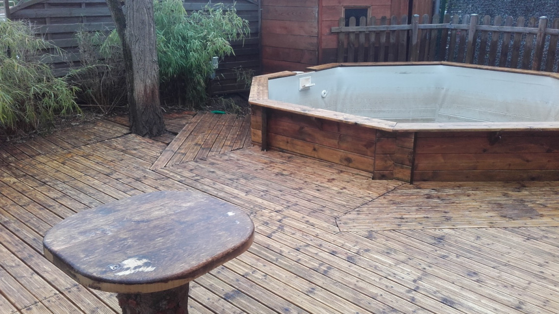 Entretien et rénovation terrasse et piscine bois à SAINT-JEAN-D'ARDIÈRES (69)