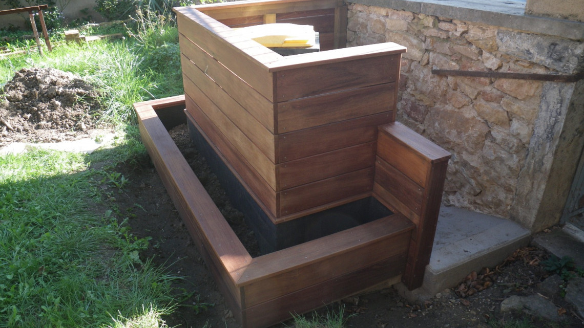 Aménagement jardin terrasse bois IP avec jacuzzi à SAINT-ROMAIN-AU-MONT-D'OR