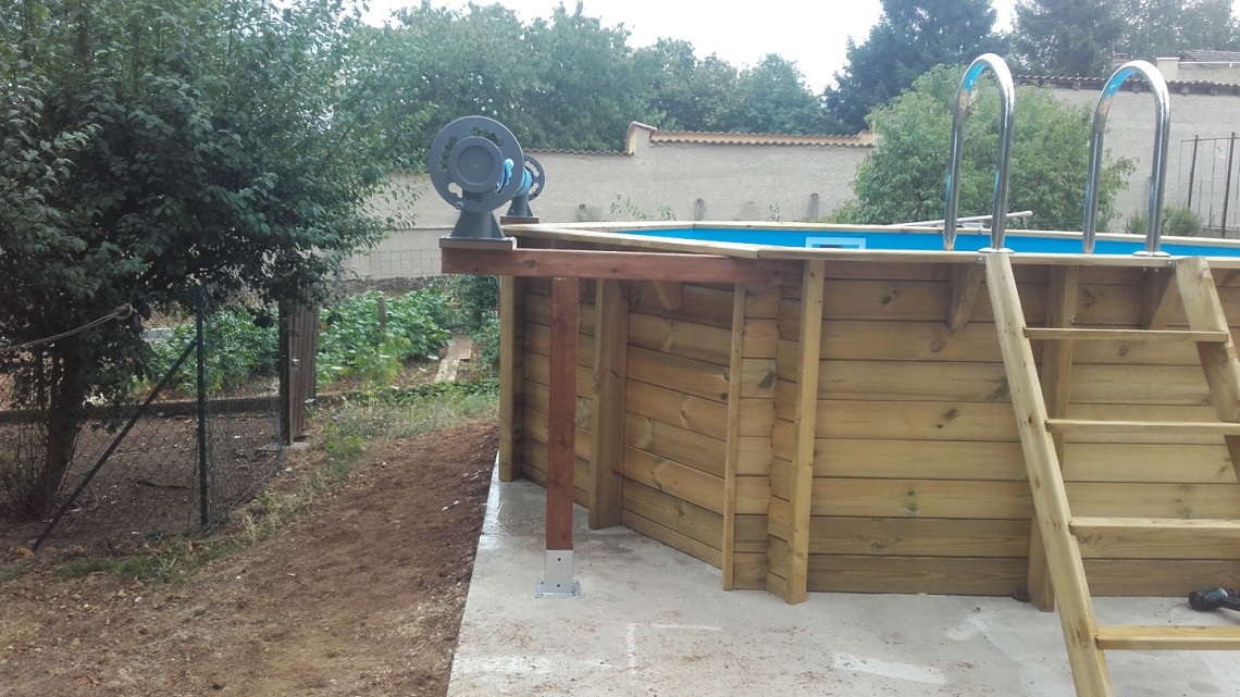 Piscine bois hexagonale à JARNIOUX