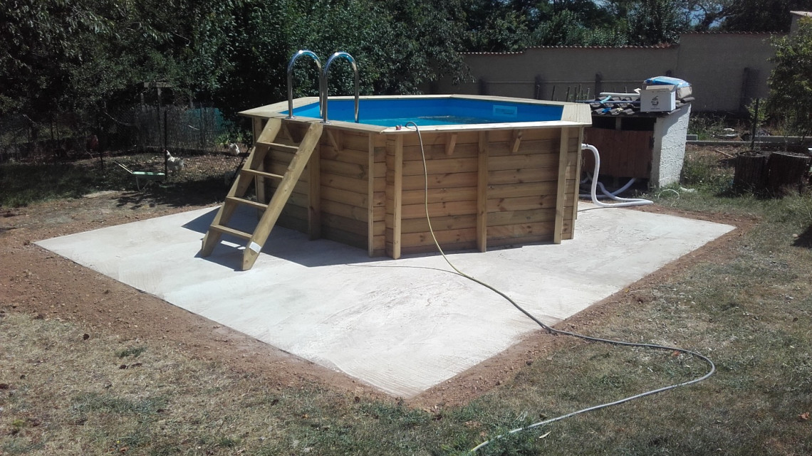 Piscine bois hexagonale à JARNIOUX