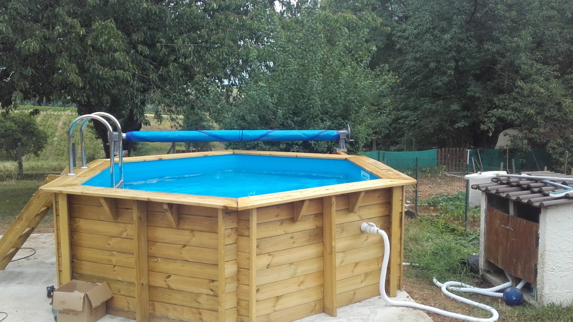 Piscine bois hexagonale à JARNIOUX