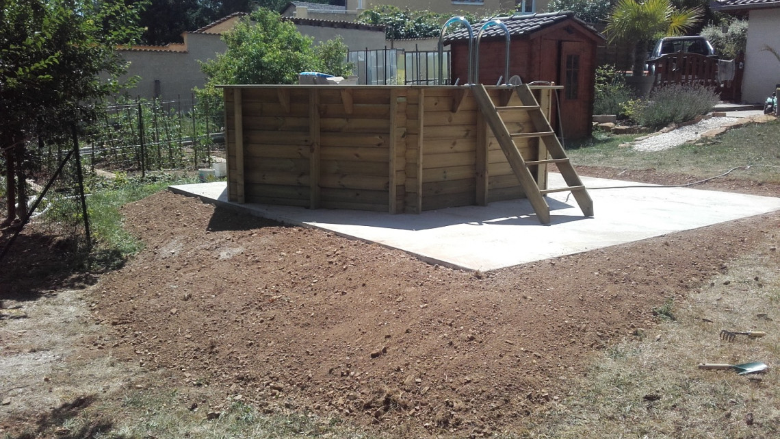 Piscine bois hexagonale à JARNIOUX
