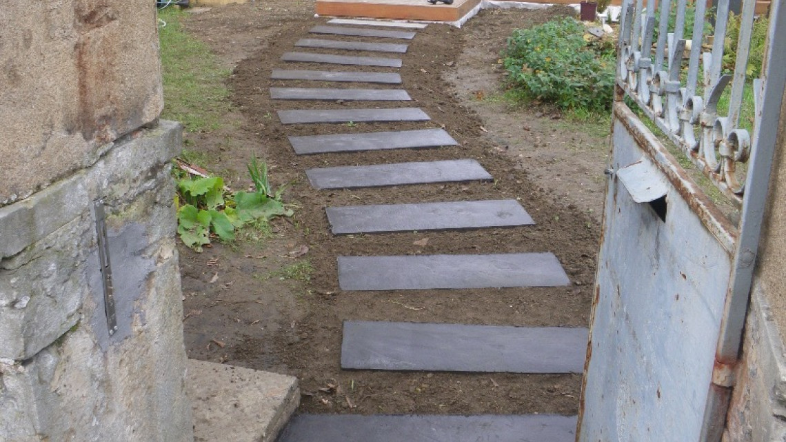 Aménagement jardin terrasse bois IP avec jacuzzi à SAINT-ROMAIN-AU-MONT-D'OR