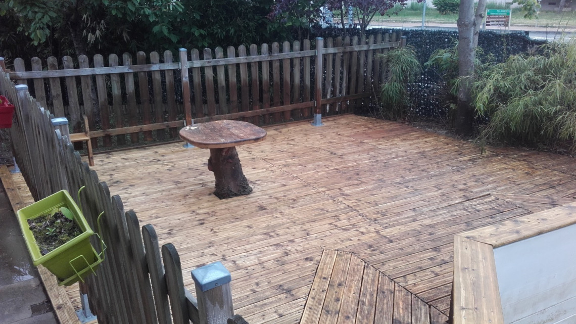 Entretien et rénovation terrasse et piscine bois à SAINT-JEAN-D'ARDIÈRES (69)