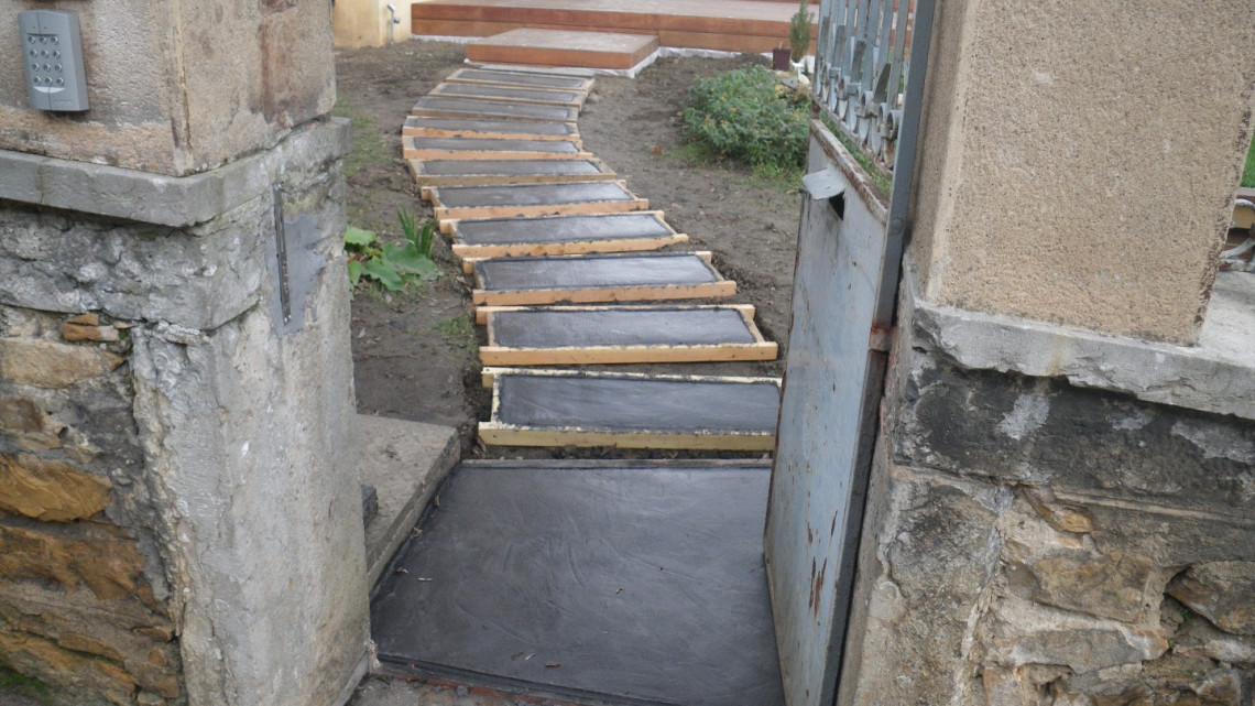 Aménagement jardin terrasse bois IP avec jacuzzi à SAINT-ROMAIN-AU-MONT-D'OR