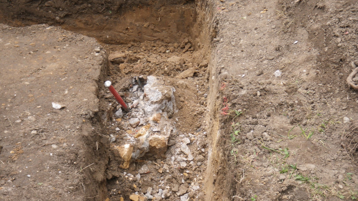 Aménagement jardin terrasse bois IP avec jacuzzi à SAINT-ROMAIN-AU-MONT-D'OR