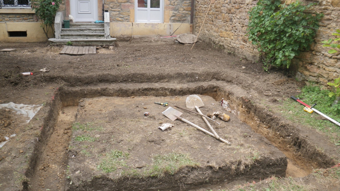 Aménagement jardin terrasse bois IP avec jacuzzi à SAINT-ROMAIN-AU-MONT-D'OR