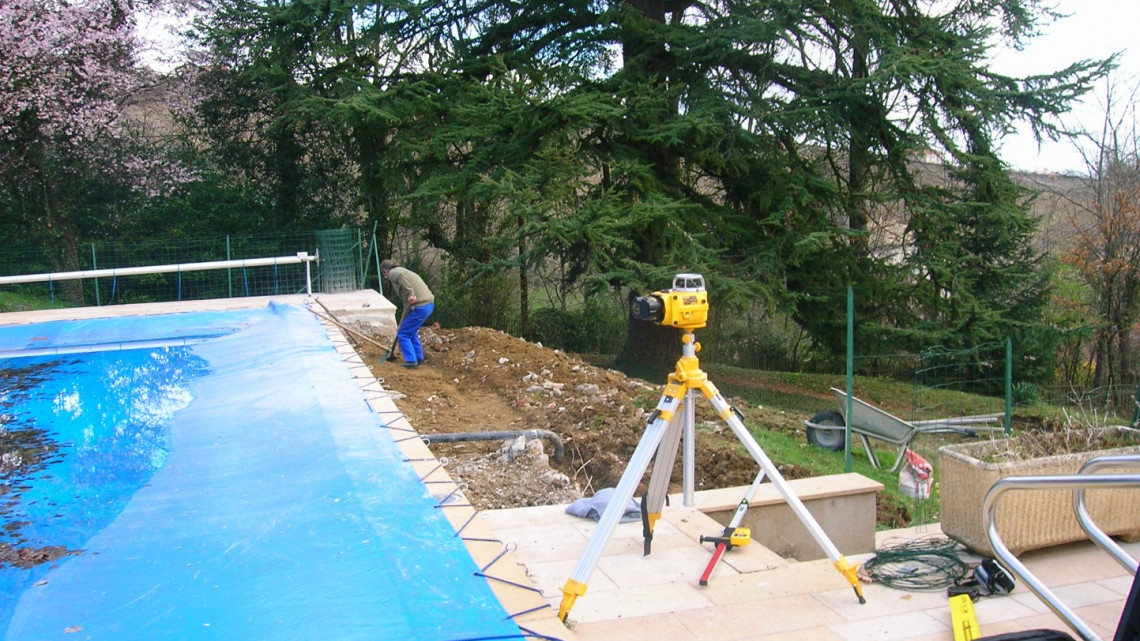 Conception et réalisation terrasse bois suspendue et garde corps à QUINCIÉ-EN-BEAUJOLAIS