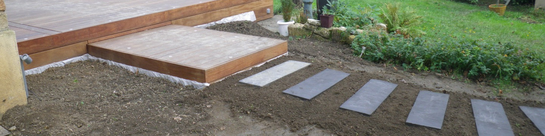 Aménagement jardin terrasse bois IP avec jacuzzi à SAINT-ROMAIN-AU-MONT-D'OR